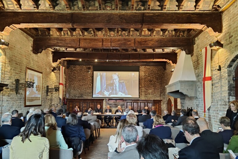 - RIPRODUZIONE RISERVATA