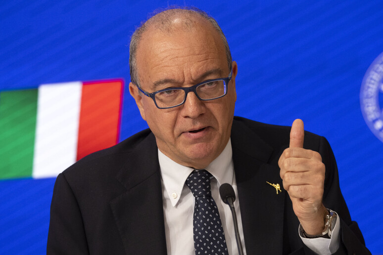 - RIPRODUZIONE RISERVATA