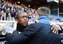 Abbraccio tra Seedorf e Mihajlovic prima di Samp-Milan, vecchi compagni nella squadra blucerchiata